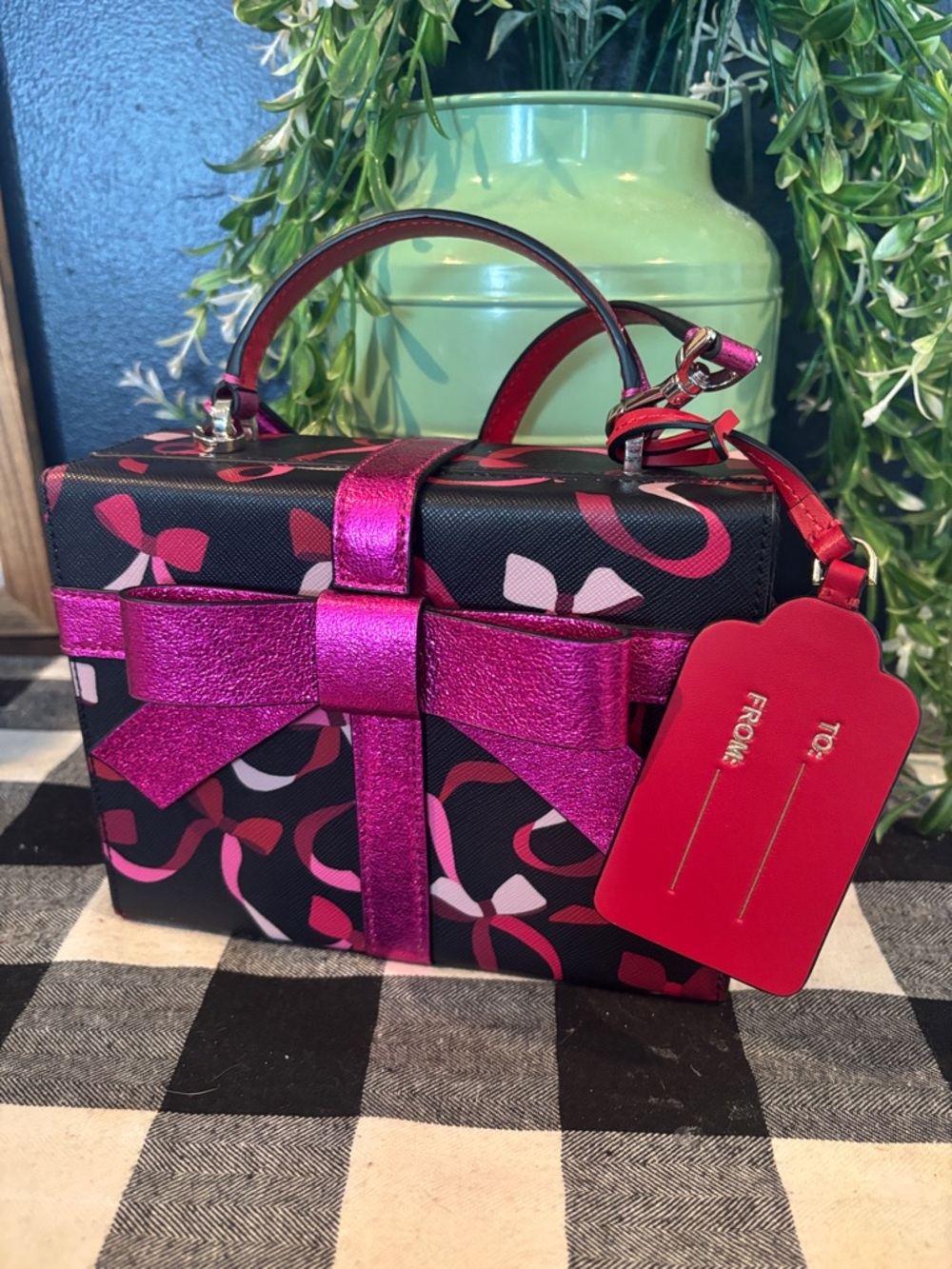 Kate Spade Wrapping Party Gift Box Crossbody bag - Picture 2 of 9